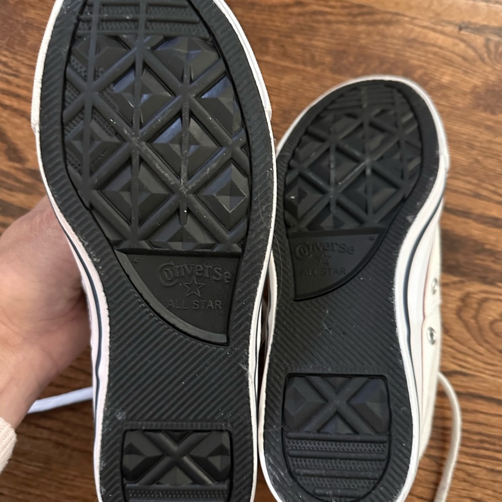 Converse Womens White Low Top Sneakers - Picture 6 of 6